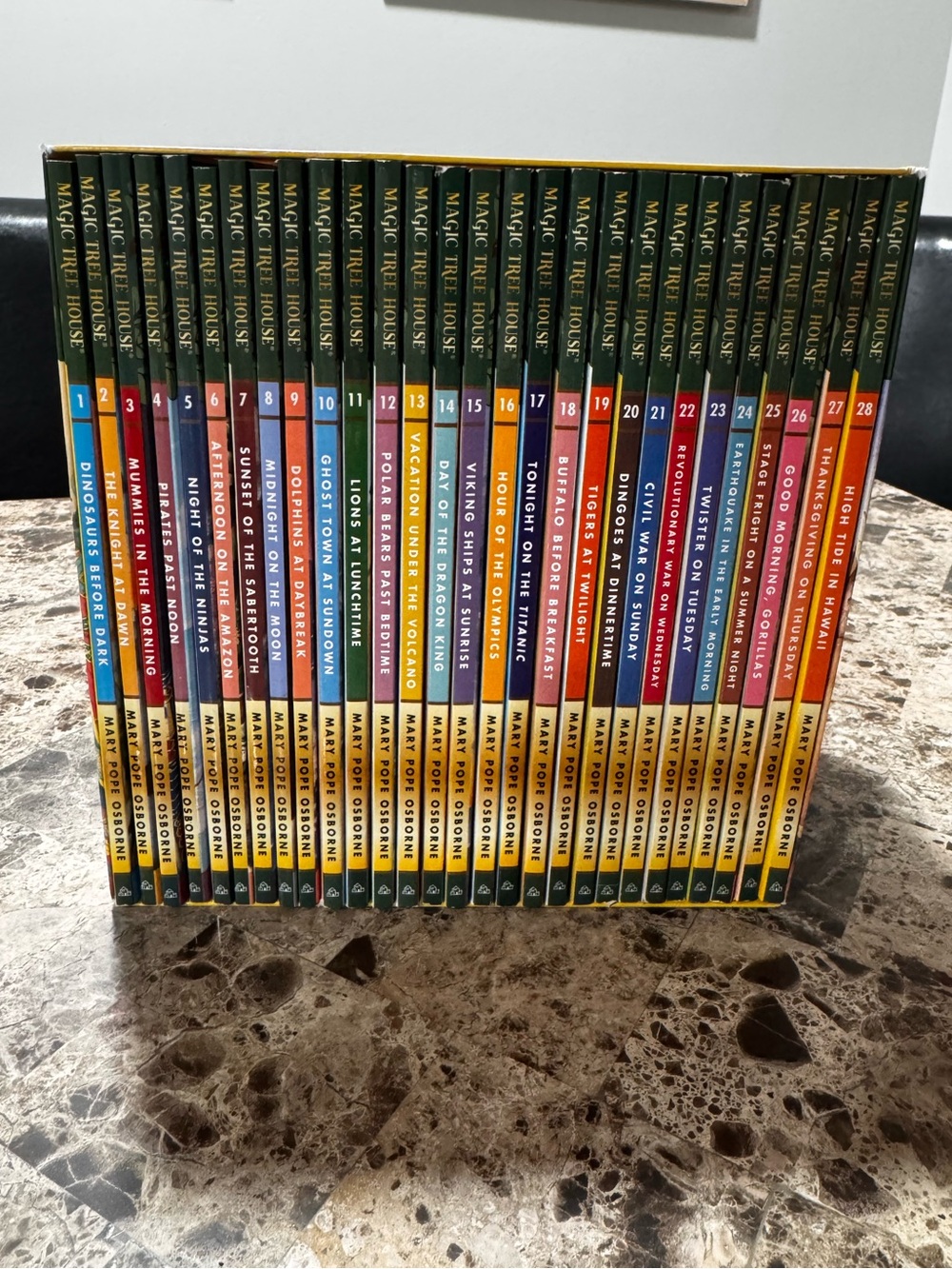 Magic Treehouse boxed set 1-28 *pristine*